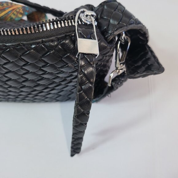 Crossbody Leather woven purse detachable strap lined inside pockets - Picture 12 of 12